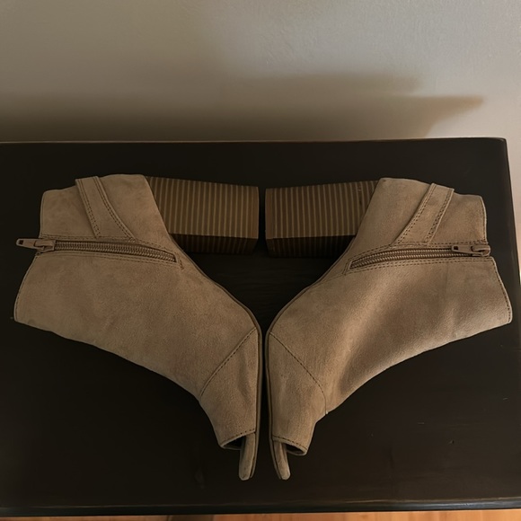 Apt 9 defined comfort nude suede bootie heels buckle detail - Picture 4 of 8